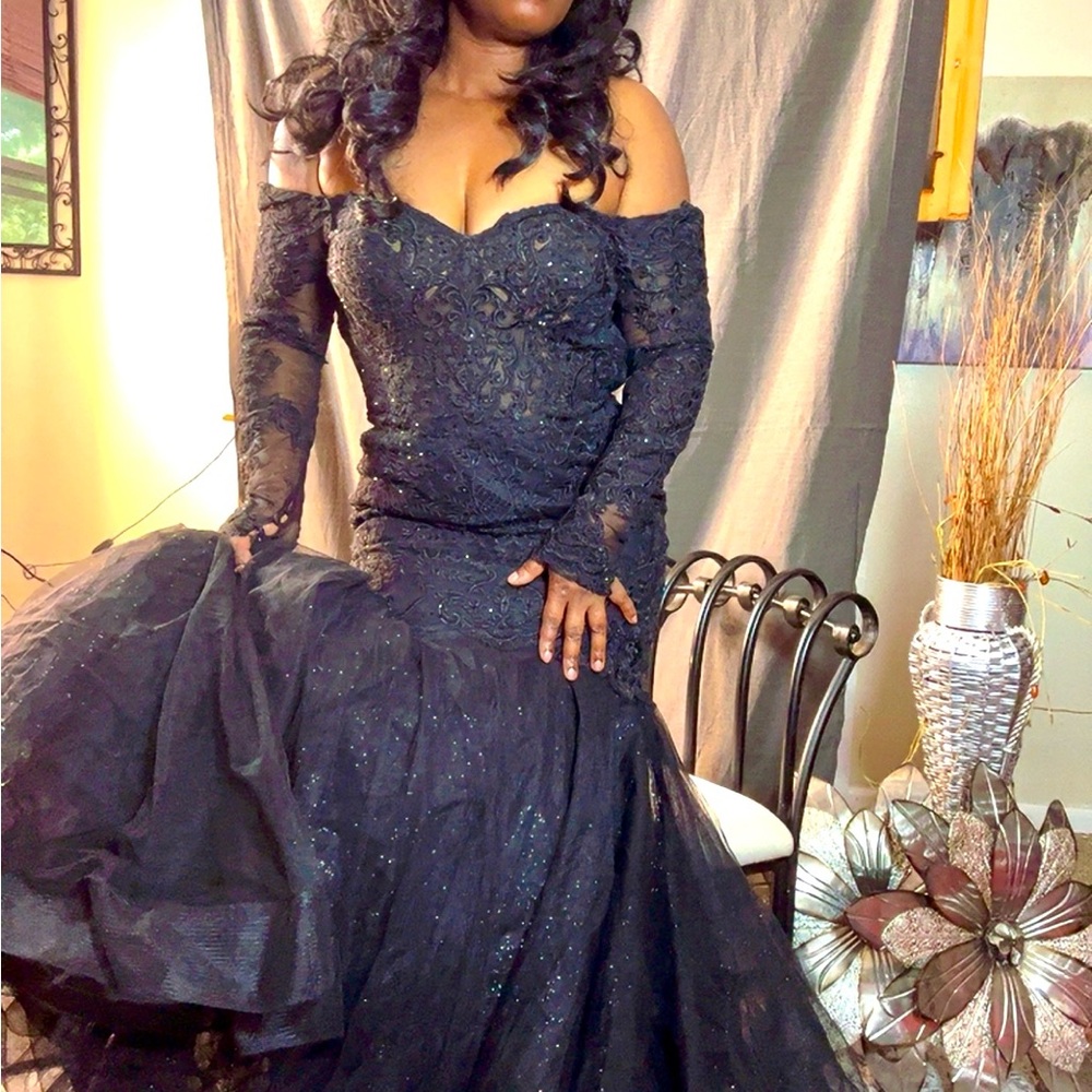 Mori Lee Elegant Black Lace Long Sleeve Dress - Picture 2 of 6